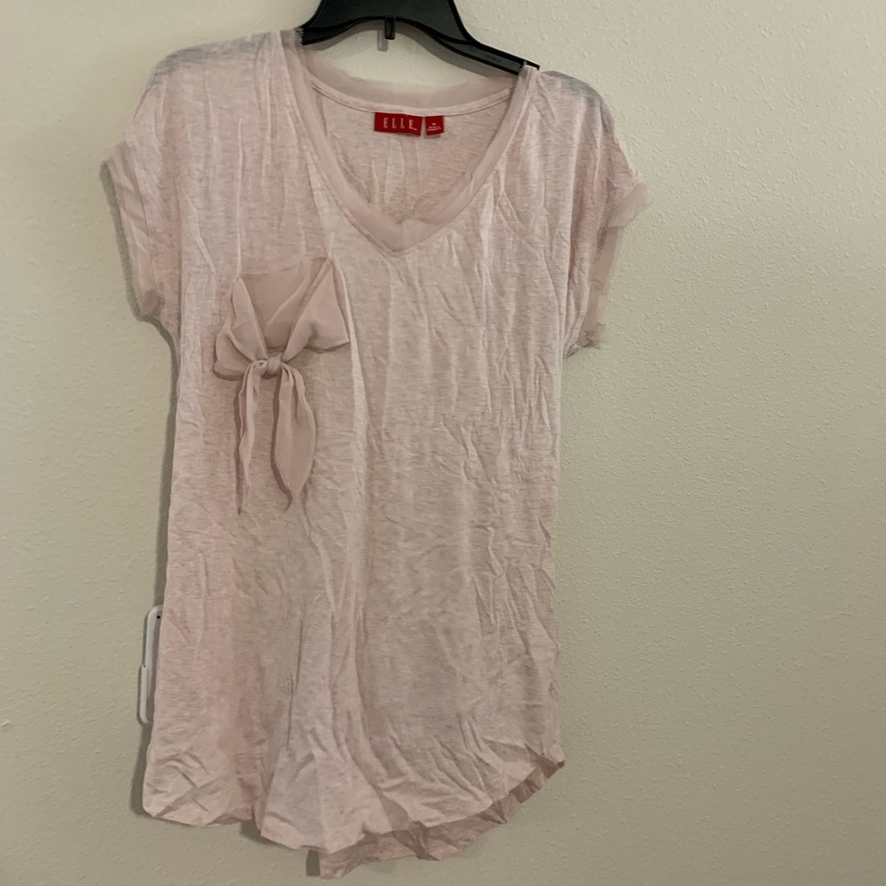EUC heathered pink chiffon bow pocket tee and trim